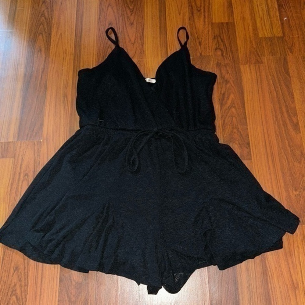 Mi Ami Women’s Black Romper Shorts Size Small